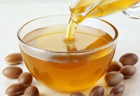  Huile D'argan Bio (ecocert) - huiles nous somme producteurs exportateur d'huile d'argan 100% bio certifiée ecocert.--capacité de production 10000 litres/mois.--emballage - en vrac ou bouteille--prix- 17 €/litre--