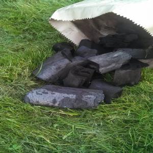  Charbon De Bois De Bouleau - bois charbon fibre vente de charbon de bois de bouleau , de la qualit&eacute; a+ &eacute;conomique,  taille d'un morceaux  7-14 cm,  nous pouvons livr&eacute; le charbon de bois dans les sacs de 3kg(21l) 5kg(35l) et 10kg(70l) ou en vrac nous offront la livraison par tout en france,  pour plus d'information n'h&eacute;site