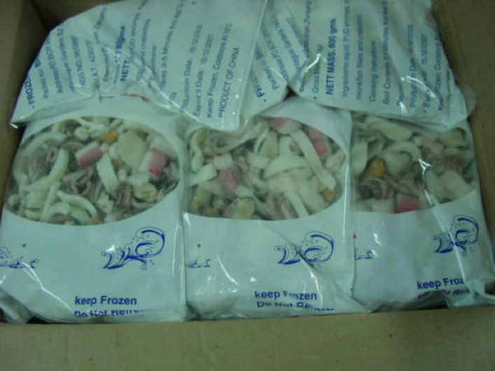  Cocktail Des Fruit De La Mer Surgele - poissons nous vendons le cocktail des fruits de la mer en sachet transparant, composé de noix de saint-jacques, tetes, rondelle et pattes de calmar blanchies,  crevettes cuites décortiquées et moules cuites décoquilléesdes, bâtonnets de crabe, baudroie,  poulpe et palourde.v