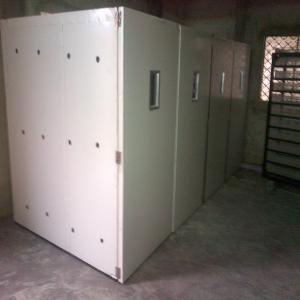  Vente Couveuse De Capacité 20000 Poussins - matériels machines 	nous vendons un ensemble de couveuses neuves (incubateurs et eclosoirs) de marque yzite 30,  d'une capacité de 20 000 poussins de poules,  jamais utilisés. l'ensemble comprend 4 blocs pour incubateurs,  3 blocs pour éclosoirs,  deux modules de contrôles automatiques,  des mire
