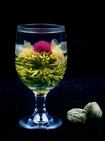  Grossiste De Fleurs De Thé - café cacao thé nous vendons une grande vari&eacute;t&eacute; de fleurs de th&eacute; compos&eacute;es &agrave; partir de th&eacute; blanc (aiguille d argent) et de fleurs de jasmin,  chrysanth&egrave;me,  calendula,  gomphrena,  lys,  d osmanthe,  oeillet etc...fleurs de th&eacute; en vrac ou emball&eacute;es sous vide.