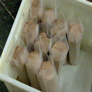  Sorgho Sans Gluten - céréales le sorgho est un céréale sans gluten et donc un aliment bien indiqué pour les coeliaques ou les intolerants au gluten. notre céréal est cultivé en italie et peut etre livré en grains ou en farine,  moulue et conservée dans un milieu sans contami