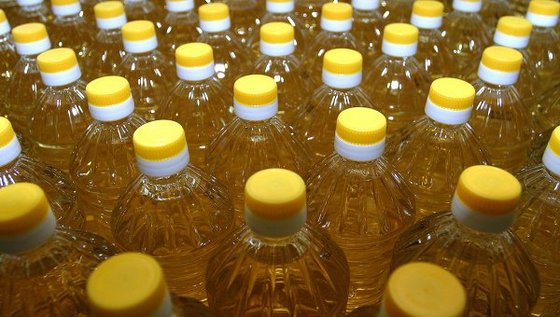  L'huile De Tournesol,soja Et Mais,canola - huiles l'huile de tournesol, soja et mais--  	nous vendons en petit et en grand quantité des huiles végétale raffiné de très bonne qualité et de marque, pour alimentation tels que; l'huile de tournesol,  l'huile de soja,  l'huile de colza,  l'huile de palme, l'huile de m