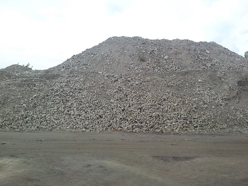 Remblai - pierre roche propose 2000 tonnes de remblai ,  possibilité de casser en 10/16 ou autres ,  stock situer en france ,  livraison possible . 
