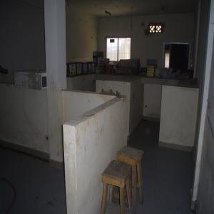  Vend Tres Grand Magasin De 15m80 Sur 5m20 - autres je vend un tres grand magasin situe au senegal quartier guediewaye a hamo4 qui peu faire office de magasin.de bureau de chage d argent de tout