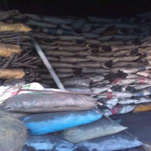  Charbon De Bois - pierre roche 2000 tonnes de charbon de bois ( le chene- eucalyptus- l'orange-) dans des sacs--34kg-40kg-6kg0-70kg-80kg par sac.--merci de nous contacter en cas de besoin.--cordialement