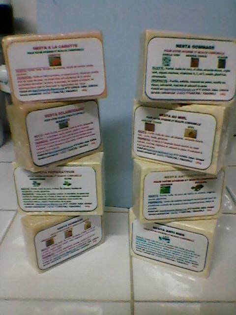  Savon De Toilette Base De Beurre De Karité Bio - hygiene entretien les savons sont conçus exclusivement à partir de matières grasses végétales bio,  d'extraits de plantes,  de lait, d'argile et de parfum. composés de 11 variétés idéales pour la toilette des épidermes secs et sensibles,  ces savons so