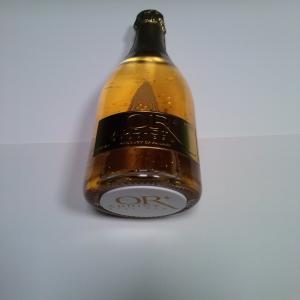  Sparkling Wine 23 Carats - boisson alcoolisée nous sommes une société spécialisé dans le vin pétillant de luxe avec des paillettes d'or 23 carats comestibles.--nous exportons dans le monde entier,  merci de nous joindre pour conditions.--a votre écoute