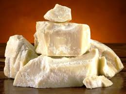  Beurre De Cacao - matières grasses beurre brut,  100% pur et naturel,  il intervient dans le soin de la peau,  soin des cheveux et des ongles. riche en actifs,  il vous permet d associer la gourmandise d'un beurre riche et nourrissant aux vertus inconditionnelles des polyphénols et de la théobromine.