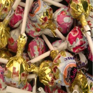  Sucette - produits sucrés nous vous proposons dès aujourd’hui un nouveau produit sous la marque  ce sont des sucettes aux lait décliné en 4 parfums chocolat,  fraise,  caramel,  grenadine en grammage de 13 grammes au lieux de 12 soit 208 grs par sachet ,  nous utilisons de la masse de cacao pour le chocolat 