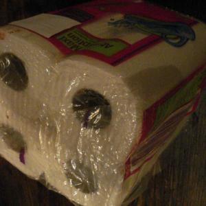  Essuie Tout - hygiene entretien  essuie tout 2 plis--  essuie tout pack de 4 rouleaux prix exw paris 1.00 euro/ pack de 4 rouleaux 8700 pack/ 40 container vente france et export 