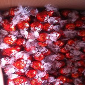  Chocolat Suisse En Gros - produits sucrés au chocolat au lait en cornets dans des cartons de 10 kg.--le tout est un lot de 33700 kg,  soit 70 palettes de 48 cartons chacune.--le prix est à 10 euro/kg ex magasin en italie.--date de production est de 2 mois.