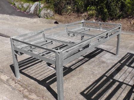  Bacs De Culture Pour Du Champignon Ou Autres - matériels machines nombre - 126 --mat&eacute;riau - en acier galvanis&eacute;----profondeur du bac - 0, 23 m--largeur - 1, 20 m ext&eacute;rieur et 1, 15 int&eacute;rieur--longueur - 2, 4 m ext&eacute;rieur et 1, 38 int&eacute;rieur--hauteur avec pied - 0, 83 m   hauteur de bureau--poids - 152 kg----bacs non utilis&eacute;s