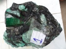  Pierres Precieuses. - pierre roche grandes quantitées de pierres précieuses,  taillées,  ou brutes,  d'une trés grande pureté.  --diamants  / emeuraudes / tourmalines ... --origine brésil.
