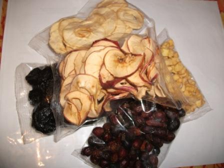  Pommes, Abricots, Pruneaux Secs - fruits secs et graines grillées -- 	bonjour,  entreprise de sechage toutes sortes de fruits,  mets à disposition produits bio,  emballage a la demande,  pruneaux secs sans noyaux avec 29% max d'humidité pommes secs coupés avec 22% max d'humidité,  pour plus de détails merci de me contacter au num&eacu