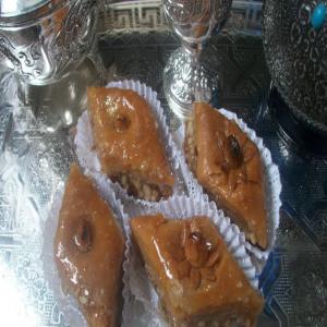  Pâtisseries Orientales Sur Commande - patisserie si vous voulez ajoutez des préparations typiquement orientales à vos services, vous propose une variété de délicieuses pâtisseries orientales fines de fabrication entièrement artisanale et des nouilles algérois (rechta).--merci de me contacter pa