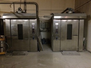  Vends Four Rotatif Electrique Jamais Servit - matériels machines bonjour, --vends four rotatif de 2010, jamais servit pour cause de changement de process,  nous avons investit dans une ligne automatique, le four est fournit avec ses chariots grande capacités 850*1000 mm et 35 plaques téflon et acier galvanisé (état neuf) prix de l'ensemble
