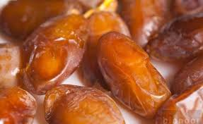  Dattes - fruits secs et graines grillées nous proposons pour nos clients a travers le monde des dattes algériennes de 1er 2em 3em choix, deglet nour est d'une réputation international, c'est un produit d'origine du grand sud algérien, nos dattes sont vendu au 4 coins du monde,  amérique,  canada,  europe,  russie,  mala