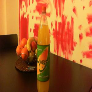  Boisson Rafraîchissante Gazeuse Au Gingembre - boissons non alcolisée une boisson  rafraîchissante gazeuse source d’énergie et de vitalité  se consomme également comme une boisson,  énergétique avec son nouveau format canette slim 25 cl quantite minimlum 1 tc 40 