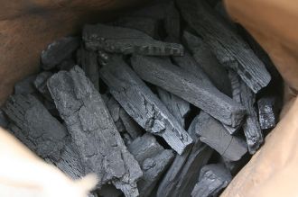  Char Bon De Bois - bois charbon fibre nous avons compt&eacute;s parmi nos clients pour offrir de bonne qualit&eacute; charcoal de bois. il s'&eacute;crase &agrave; diverses tailles selon l'exigence. il est utilis&eacute; dans diverses industries sous la forme de cuisson carburant,  combustible industriel et carburant automobile pour la f