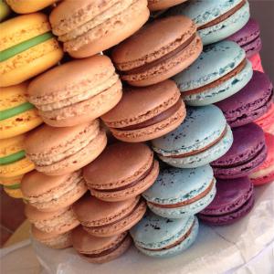  Production Macarons - patisserie dans un labo sp&eacute;cialis&eacute;,  nous fabriquons des macarons hauts de gamme  30 parfums authentiques dont 26 avec garniture ganache + gamme macarons sal&eacute;s. pour une bonne manipulation et gestion du produit,  nos macarons sont conditionn&eacute;s par boite de 40 pi&egrave;ces d'un meme p