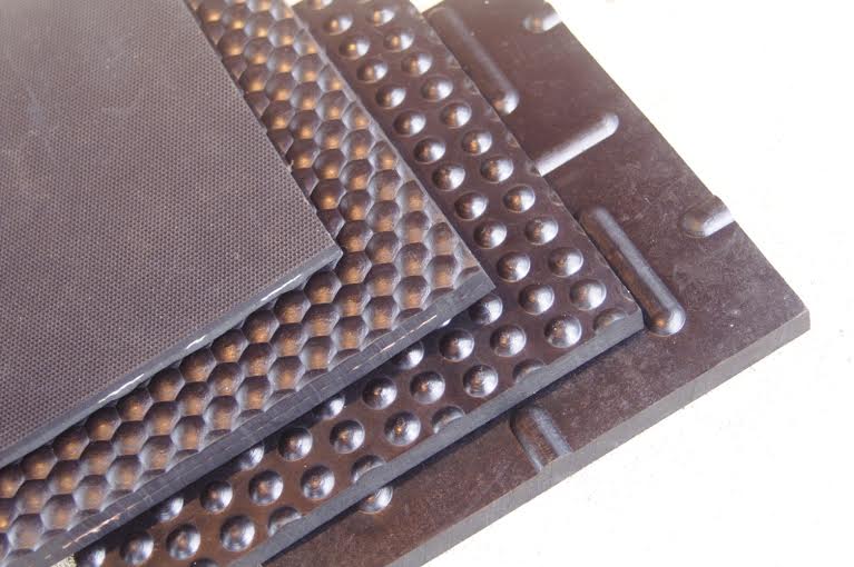  Dalles Ou Rouleaux Caoutchouc - matériels machines vends plaques ou rouleaux de caoutchouc. epaisseur de 8mm &agrave; 30 mm. ex - plaque de 12mm 1.83mx1.20mx2m 38   la plaque.les dalles horsesol sont adh&eacute;rentes faciles d'entretien et &eacute;conomie de la liti&egrave;re. n'h&eacute;sitez pas &agrave; nous consulter.