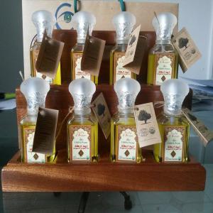  Huile D'argan Bio Cosmétique - huiles sté de commerce et de services spécialisée dans la vente en gros d'huile d'argan 100% naturel bio en flacon de 50 ml prix ht 20dt le flacon, 