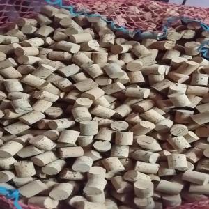  Bouchons En Liege Naturel - vins je suis un producteur certifié des bouchons en liège naturel,  au portugal,  pour l'embouteillage de vins et d'autres boissons. je produis des bouchons de différentes mesures,  en brut ou avec des services supplémentaires de lavage,  de désinfection,  de marquage,  etc. 