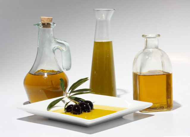  Huile D'olive Extra Vierge D’espagne - huiles nous sommes producteurs,  fournisseurs et exportateurs de l'huile d'olive extra vierge d’espagne.----premiere qualite et prix concurrentiel,  premiere pression froid et fruitee ----conditionnement en verre,  bidon metalique ou pet de 250 ml,  500ml,  750 ml,  1l 3l,  5l. -- --nous pouvons vous fournir la q