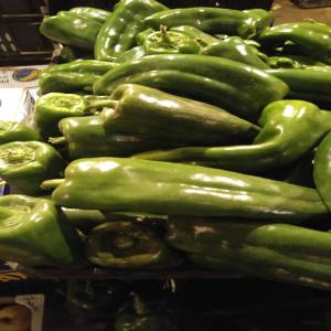  Poivron Vert Algerien - épices aromates 	 poivron vert premier choix ,  prix tres concurentielle parraport a la qualite, nous cherchons des clients dond tte l afrique principalement cote d ivoire , senegal, af sud.... n'hesitez pas a nous contacter pour plus d'information... 