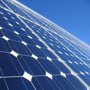  Panneaux Solaire Photovoltaïques - energie renouvelable grossisste pr&eacute;sent en france et en afrique du nord dans le domaine du mat&eacute;riel &eacute;lectrique de haute qualit&eacute; mets &agrave; la vente des panneaux solaires photovoltaïque de puissance 225 watts &agrave; 260 watts avec tol&eacute;rance positive &agrave; 0 /+ 10 watts de marque