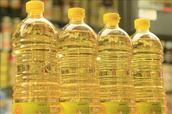  Refined Sunflower Oil - olis    we have carved a distinct identity for ourselves in the domain of supplying and exporting refined sunflower oil. extracted and used for various purpose. the oil finds its place in households,  food industries and is preferred by our customers for its health benefits.we offer the best and affortabl
