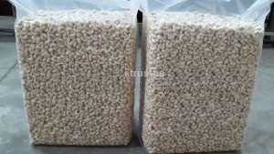  Blanc Noix De Cajou - fruits secs et graines grillées prix de fob-	eur 700-800 / tonne--port-	cotonou--quantité de commande minimum-	12 tonne/tonnes--capacité d'approvisionnement-	500 tonne/tonnes par mois--délai de livraison-	dans les 2 semaines------spécification-- --humidité- 5% max,  ---cassé- 5% max ---corp