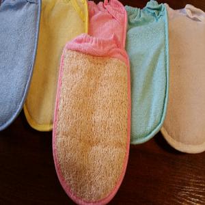  Gant Loofah Luxe - hygiene entretien gants lux face fibre loofah selection anubis + face éponge avec élastique de maintien au poignet,  boucle de suspension à l'extrémité. fibres de loofah sélectionnées garantissant 4 fois son volume une fois mouillées. dimensions- 20 cm x 15 cm po