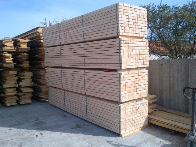  White Woods - wood charcoal fiber good day, we have a big quantity of white woods under below specification.--*30 x 60 till 175 x 2985/3985/5000 mm (ad/kd timber).--*30 x 180 till 225 x 2985/3985/5000 mm (ad/kd timber).--*150 x 150 x 3985 mm - white wood rough sawn timber (spruce - picea abies)--ad timber,  humidity 25-30% with anti s