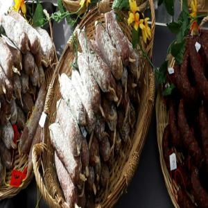  Fournisseur En Saucissons Sec Pur Porc 180gr. - viandes et oeufs fournisseur en saucissons sec pur porc 180gr de qualité pour professionnels ou non. une bonne vingtaine de goûts différents. me contacter pour tarifs et disponibilités.