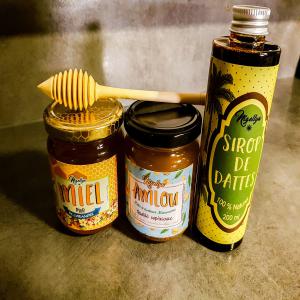  Safran, Huile D'argan, Miel D'abeilles Et Amlou - huiles bonjour,  je suis un jeune marocain,  je vends des produits qui ne se trouvent qu'au maroc tel que le huile d'argan,  le vrai miel,  amlou,  safran,  des délicieux confitures naturelles de toute sorte de fruits et légumes,  et je cherche des nouveaux clients intéressés par ces p
