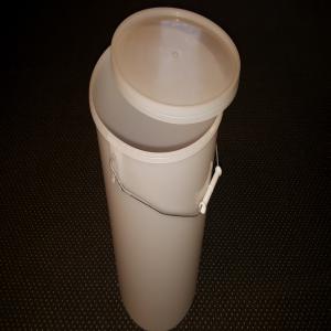  Seaux Du Plastique - conditionnement la societe met en vente des seaux du plastique en bon qualite avec un bon prix --seaux du 20 litre servir pour liquide olives legumes  et fruits