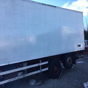  Camion Frigo Mercedes - matériels machines camion mercedes 3 axes. frigo. suspension postérieure. très bon prix. boite mécanique. possibilité d expédition vers différents port avec accord client. seulement clients sérieux. merci pour compréhension. il s 'agit d'un engin d 'occasion mais