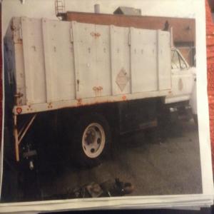  Camion Poids Lourd - matériels machines ford camion f700 1992 seulement 76672 km. diesel 6 cyl. 6.6l. transmission manuelle 5 vitesses. duel wheels. freins- air--no. de serie - 1fdnk74p3nva26825--masse nette- 9978 kg.--inspecter,  en bon etat de marche.   