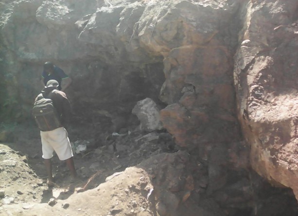  Malachite Ou Cuprite 25% 65% De Cu - pierre roche avis d`appel a manifestation d’interets d’operateurs economiques--aux fins de partenariat pour le financement d’une exploitation de--malachite-cuprite dans la région nord ouest de madagascar--produit - malachite ou cuprite--teneur - entre 25% à 65%--situation géographique - r&ea