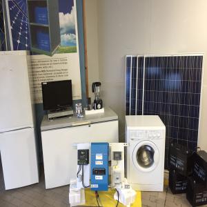 Kit Solire Italienne Kw Pour Maison - energie renouvelable fonction- 24/24 adapté pour  île plantes solaires --max 4500 est appropriee a fair fonctionner---1. frigo w 200.--1. congelateur 200w--1.120w led tv, --2. ordinateur 120w,  250w--1. ventilateur,  machine à laver,  climat max1000w--2.plaques induction de cuisson  max 1000w--30.eclerag