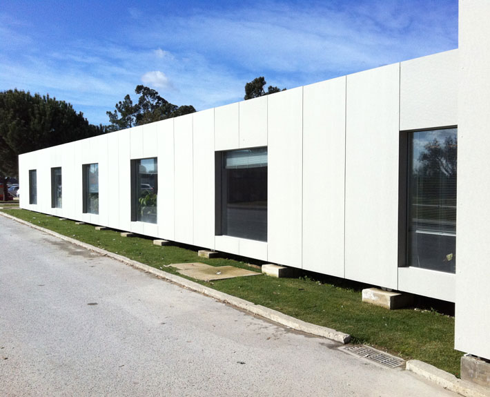  Bâtiment Modulaire Préfabriqué - matériels machines spécialisée dans le design,  la fabrication et l’installation de bâtiments modulaires. ----la construction modulaire offre une solution rapide et efficace aux problèmes d’espace et se voue à diverses applications - bureaux,  vestiaires,  bases de vie,  sanitaires,  resta