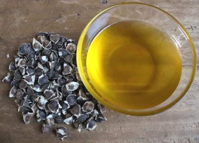  Huile - huiles nous produisant des huiles pression a froid suivants- souchet,  sésame,  neem (poudre de feuille de neem),  pomme de cayor,  moringa (poudre de feuille et grains) et balanites. 