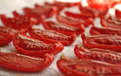  Vente Tomates Ovales, Sel, Soleil .naturel - fruits et légumes notre société vente tomates ovales,  sel,  soleil de tunisie--séchage naturel sur des claies en bois.séchage naturel sans conservateurs.--sans huile,  manipulation plus aisée.--a vendre au poids.avant consommation,  faire blanchir les tomates pour les dessaler.--cakes, 