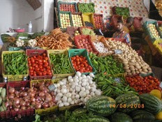 Fruit et légumes 100% Tunisiens - fruits et légumes nous sommes fournisseur de produits agricoles issue de l'agriculture traditionnelle,  nous pouvons fournir les produits ci_dessous à des quantités illimités. --légumes- pommes de terre,  tomates,  piment,  poivron,  oignon,  carottes,  ail,  etc...--fruits- pastèque,  melon