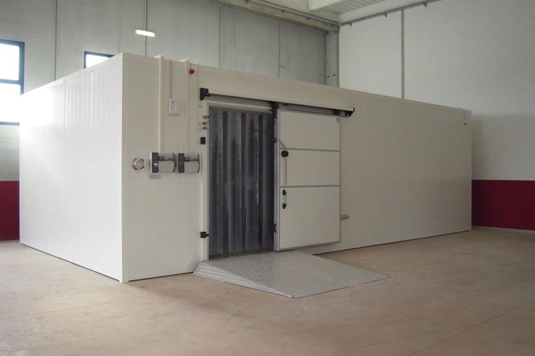  Unité De Froid Pour Poulet Et Poisson - Industrie exploitation bonjour,  je suis à la recherche d'un partenaire qui peut me fournir des chambres froides et ses équipements.--je suis au sénégal. pour tout intéressé veillez me contacter 