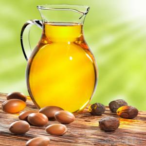  Huile D'argan - huiles nous vous proposons une huile d'argan 100 % pure et naturelle. notre huile d'argan provient d'amendon choisit avec munition afin de vous offrir la meilleure des huiles. nous fabriquons notre huile d'argan en suivant des critères de production sanitaires,  environnementale les plus strictes,  da