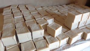  Beurre De Karité Naturel Pour L'industrie Cosméti - matières grasses --beurre de karite naturel d'afrique de l'ouest--beurre de karit&eacute; naturel pour l'industrie cosm&eacute;tique --extraction sans solvant--acidit&eacute; 3% max--insaponifiable 4-9%--peroxyde 10meq max--impuret&eacute; insoluble 3% max--humidit&eacute; 5-10% max --conditions tarifaires - 1 900  