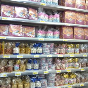  Délices De Sfax Dragées Aux Amandes - produits sucrés nous offrons une gamme de délicieux dragées,  1 er choix,  confectionnées avec les meilleurs amandes de très bonne qualité,  nous offrons 12 couleurs brillantes conditionnées dans des boites et sachets de 0.250 gr et 1kg.